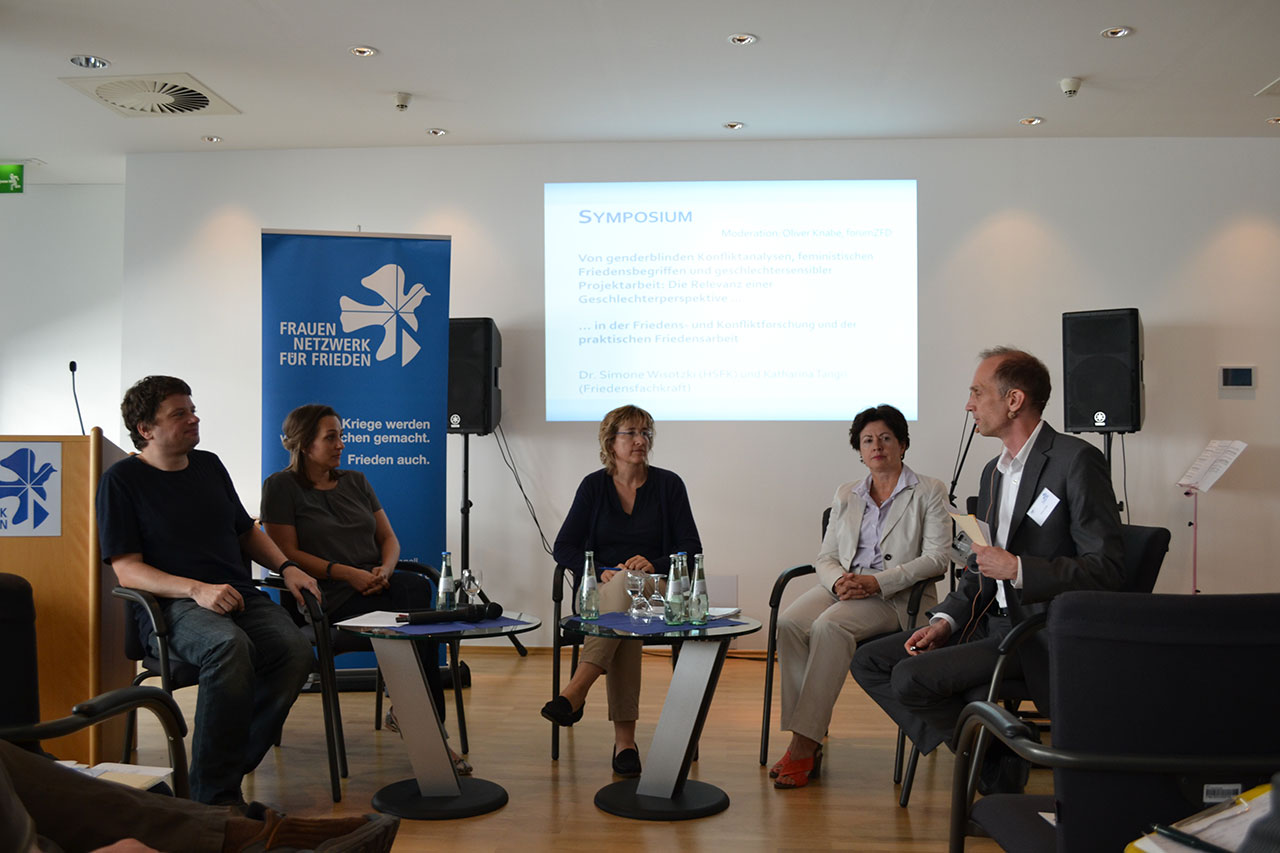 Symposium „Fokus Gender im Friedensengagement: deutsche und europäische Perspektiven“, v.l. Ralf Buchterkirchen, Katharina Tangri, Simone Wisotzki und Barbara Lochbihler.