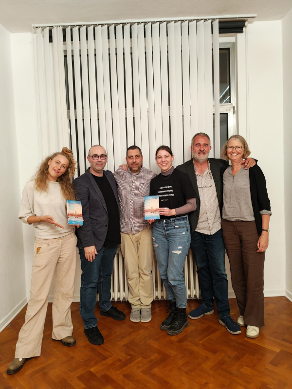 Lesung "Daybreak in Gaza" Autoren mit FNF und Partnerschaftsverein