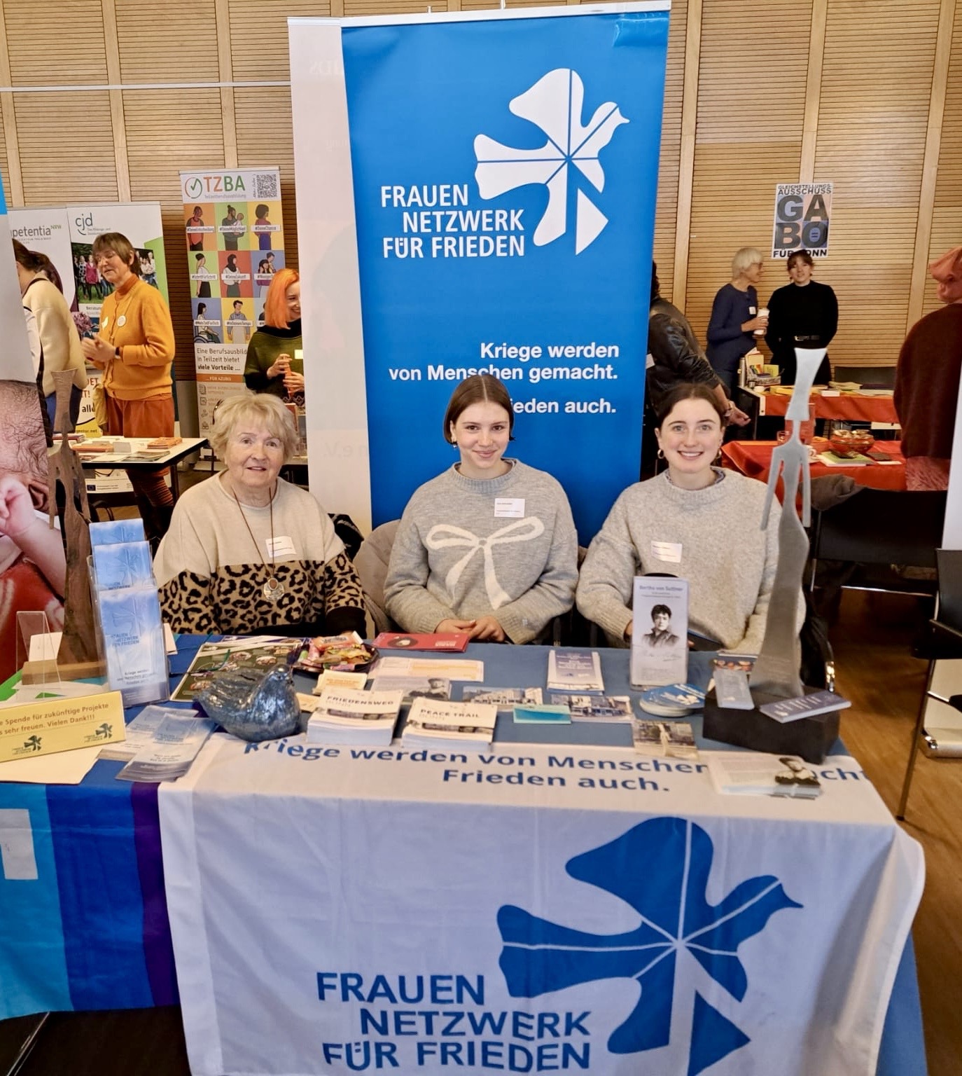 e4124966 14d9 4eea 8f57 af191973d6a3