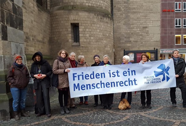 FNF-Banner Frieden ist ein Menschenrecht